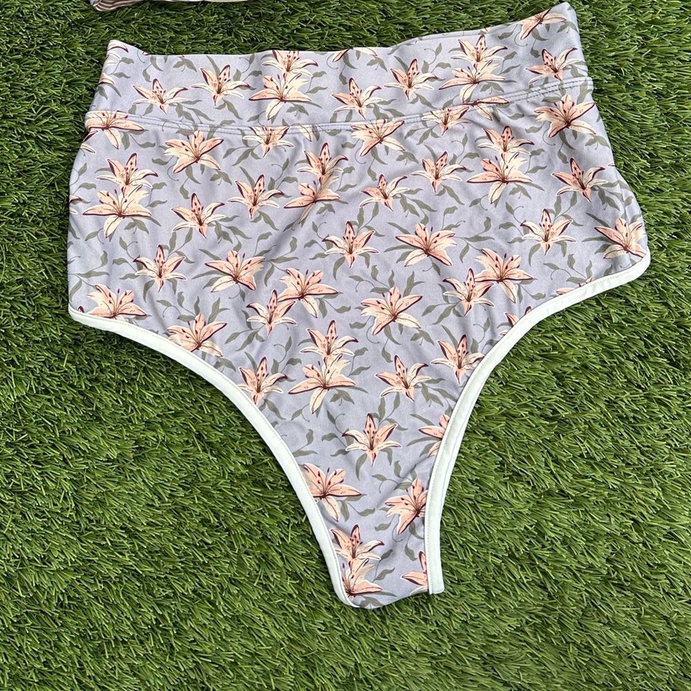 Acacia Lily Bottoms